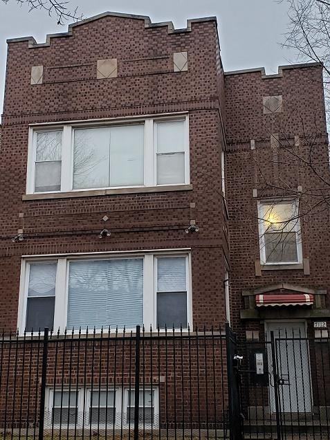 7112 S King Dr - Photo 2 of 10