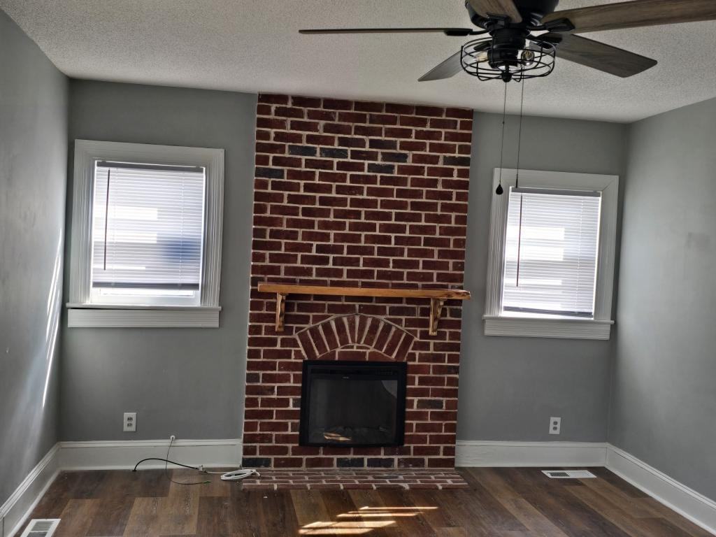 305 N Grimes St - Photo 2 of 14