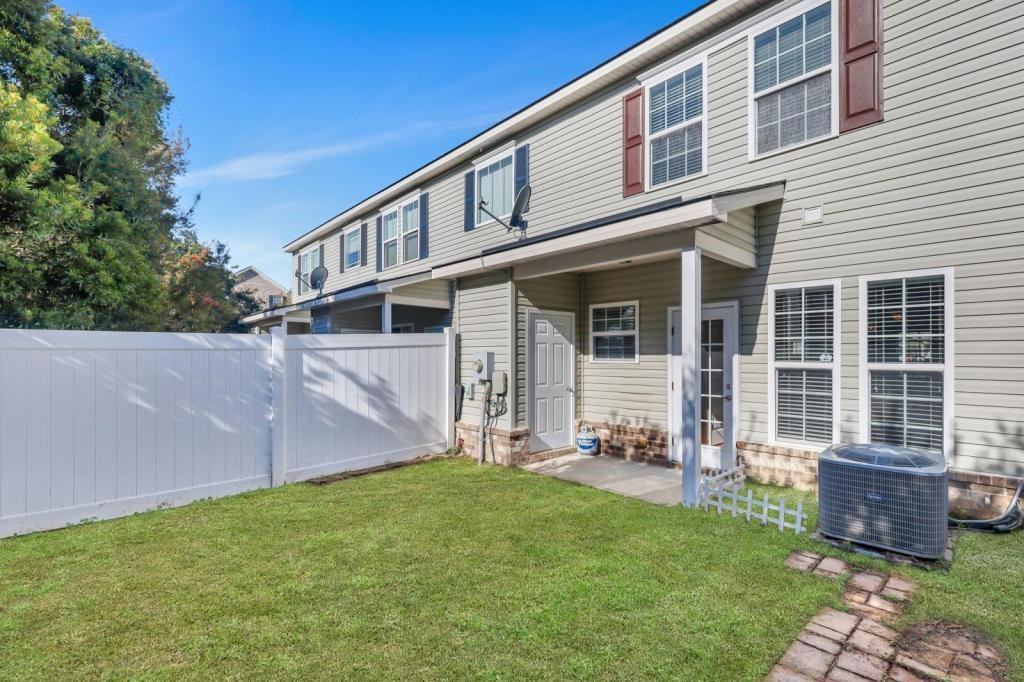 205 Ventura Pl - Photo 2 of 29