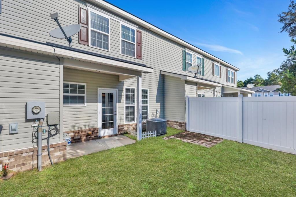 205 Ventura Pl - Photo 3 of 29