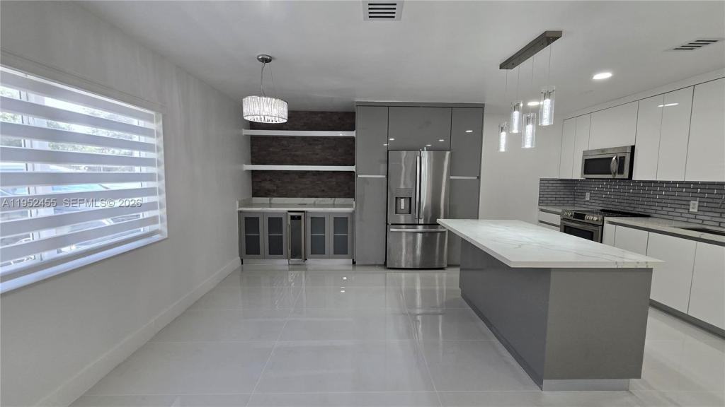 1300 N 64th Ave - Photo 2 of 10