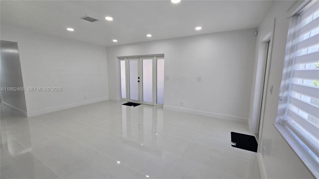 1300 N 64th Ave - Photo 4 of 10