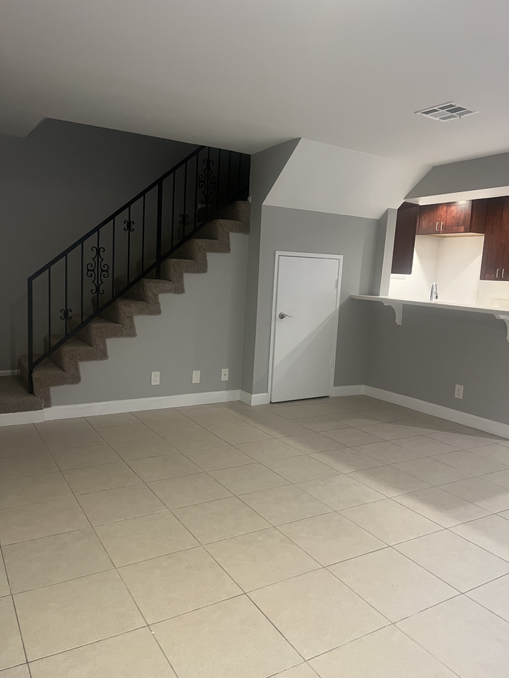 411 Lincoln Ave #35 - Photo 3 of 7