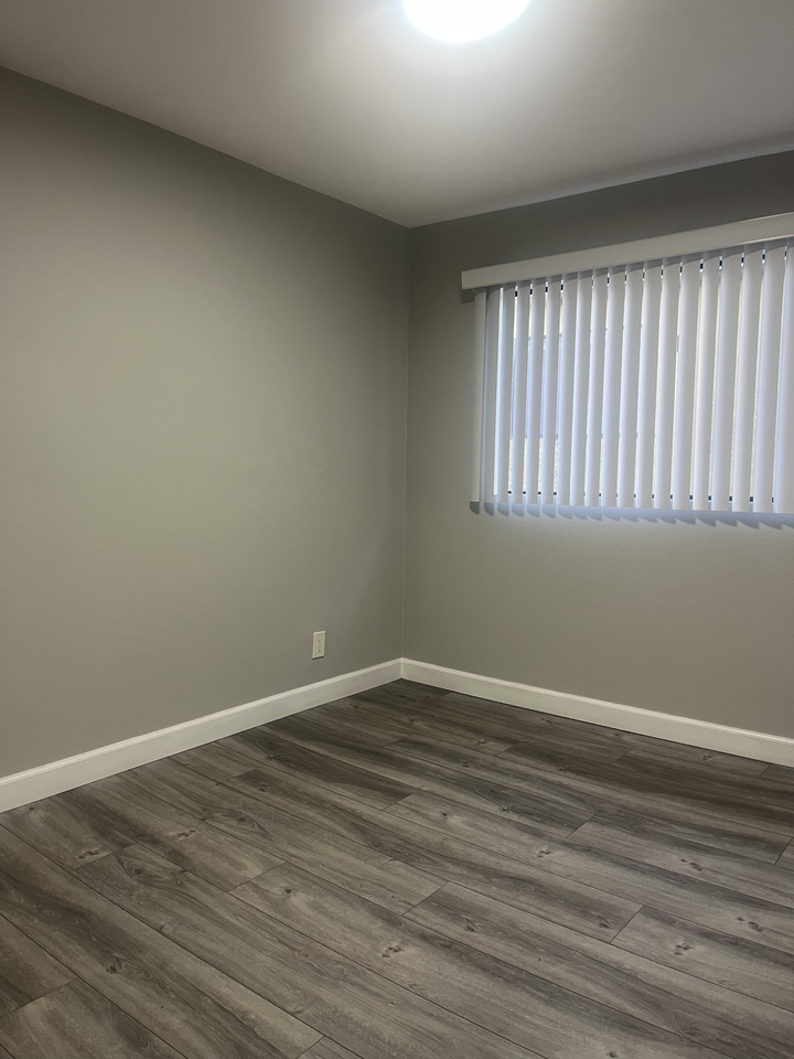 411 Lincoln Ave #35 - Photo 5 of 7