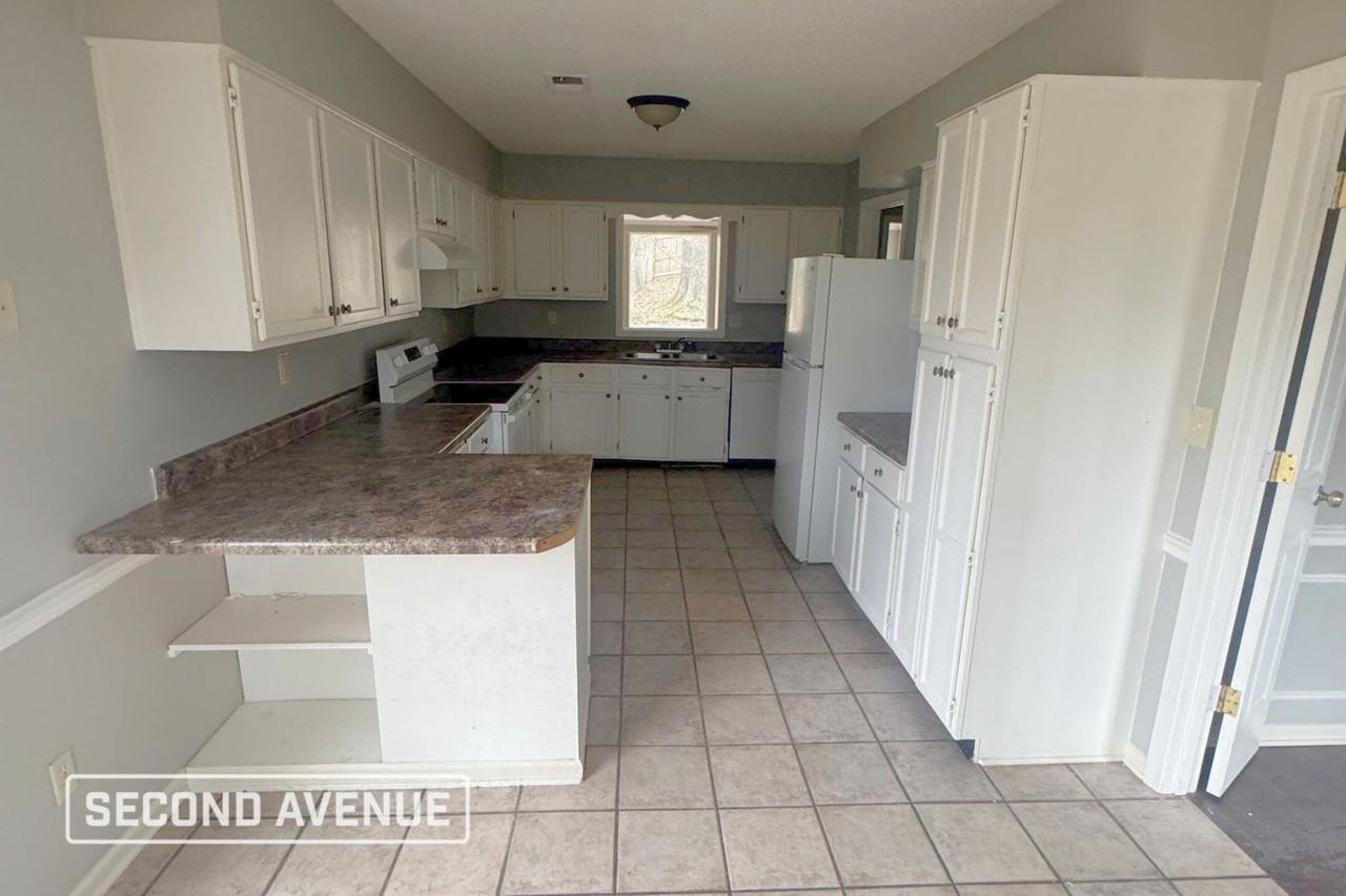 646 Tealwood Ln - Photo 2 of 16