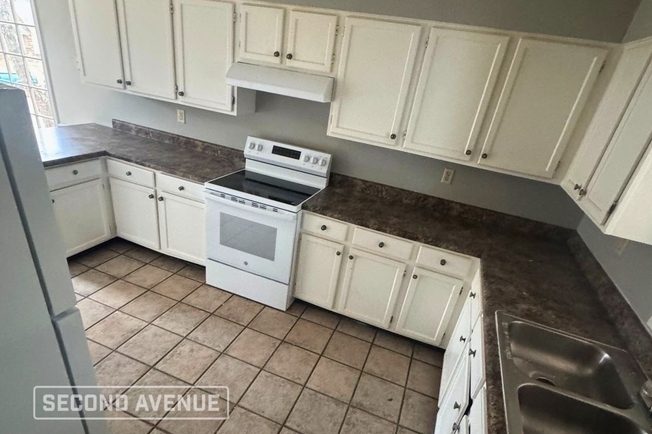 646 Tealwood Ln - Photo 3 of 16