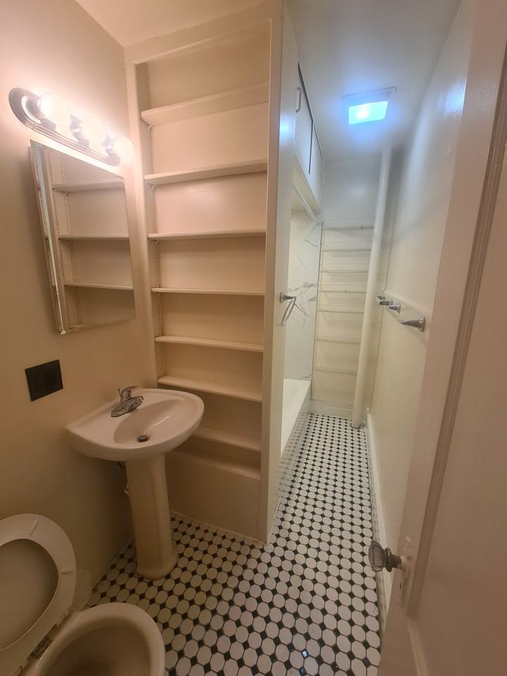 46 Kelly Parkway - Photo 5 of 8