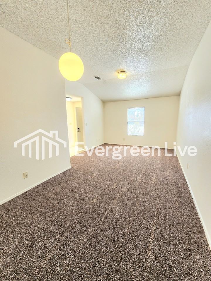 2262 Taos Ct - Photo 4 of 19