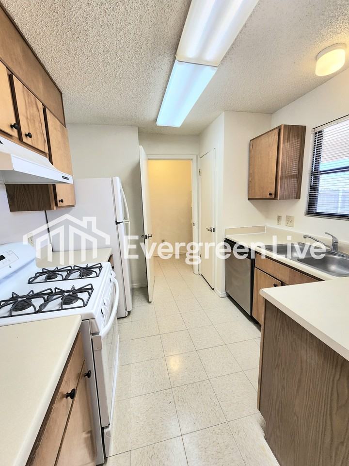 2262 Taos Ct - Photo 7 of 19