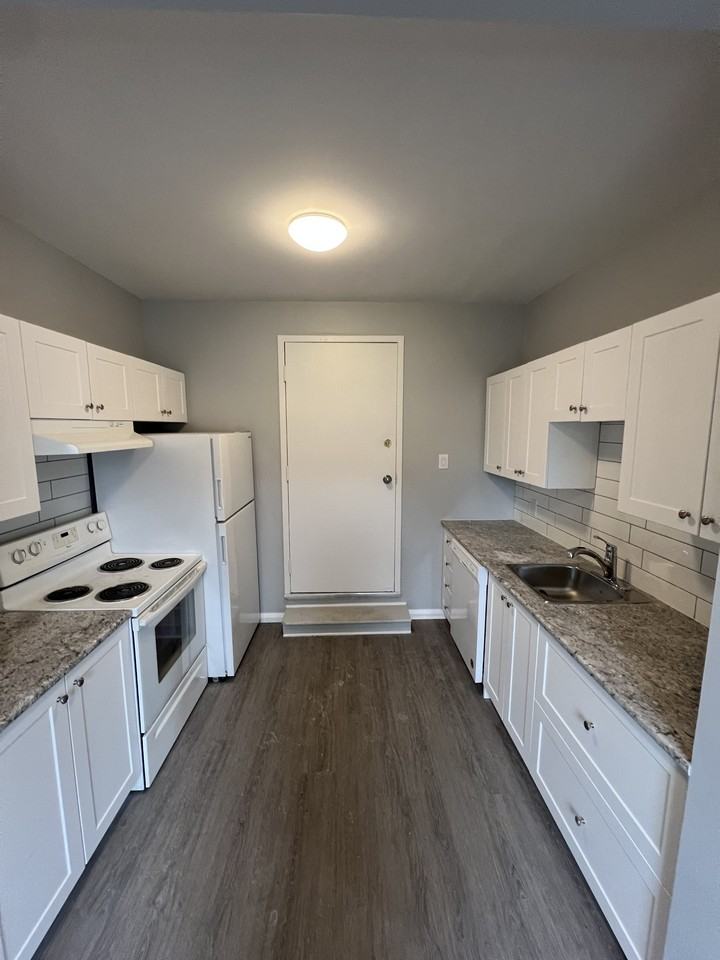 275 Durocher Street - 2 - Photo 2 of 11