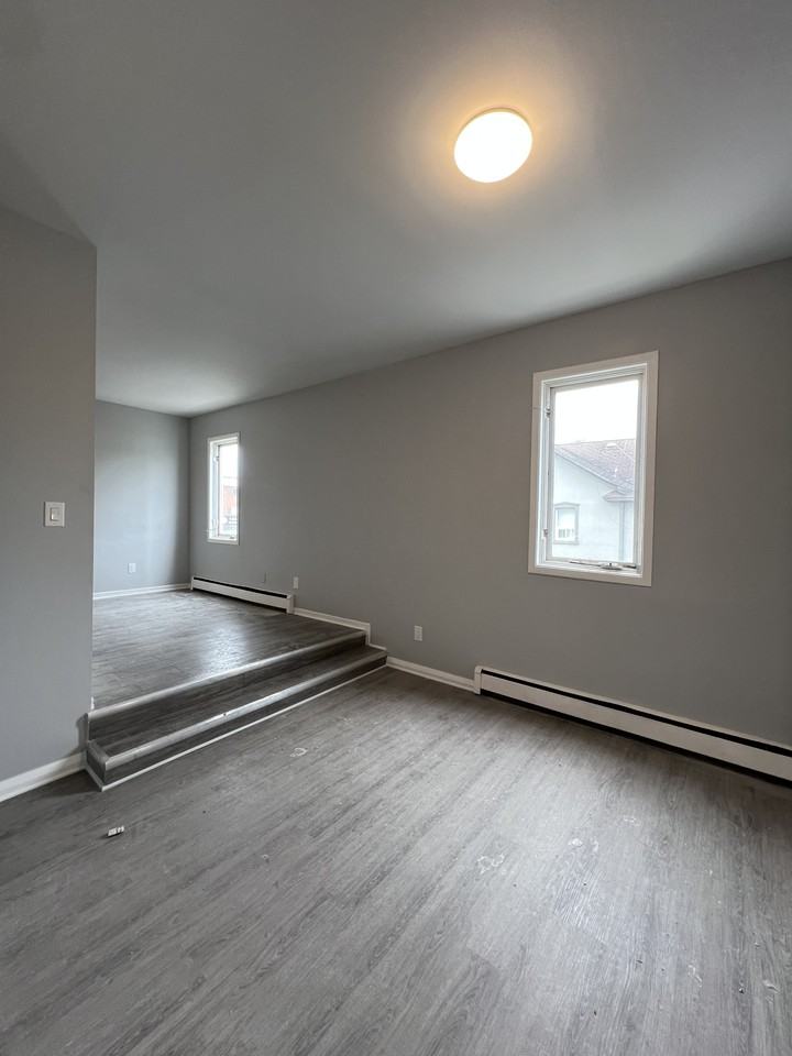 275 Durocher Street - 2 - Photo 5 of 11