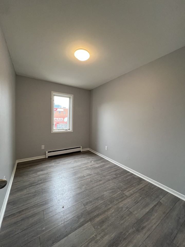 275 Durocher Street - 2 - Photo 7 of 11