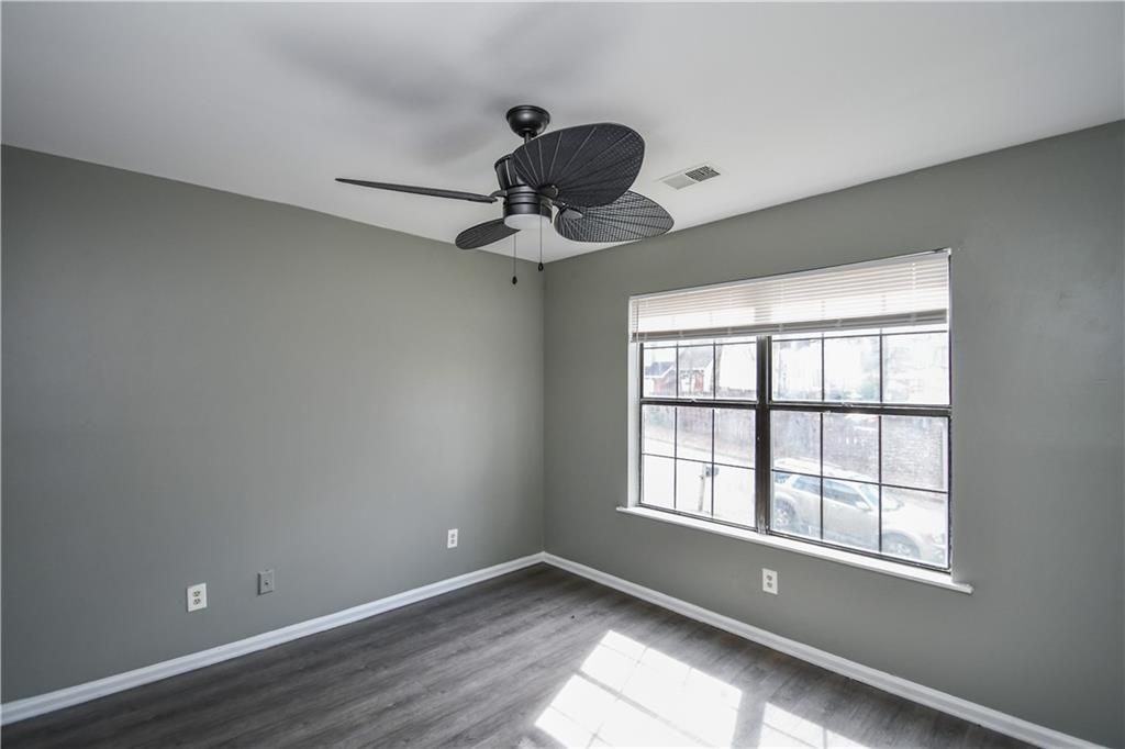 735 Oak Dr - Photo 3 of 34