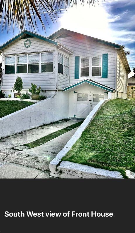 136 S Oleander Ave - Photo 3 of 35