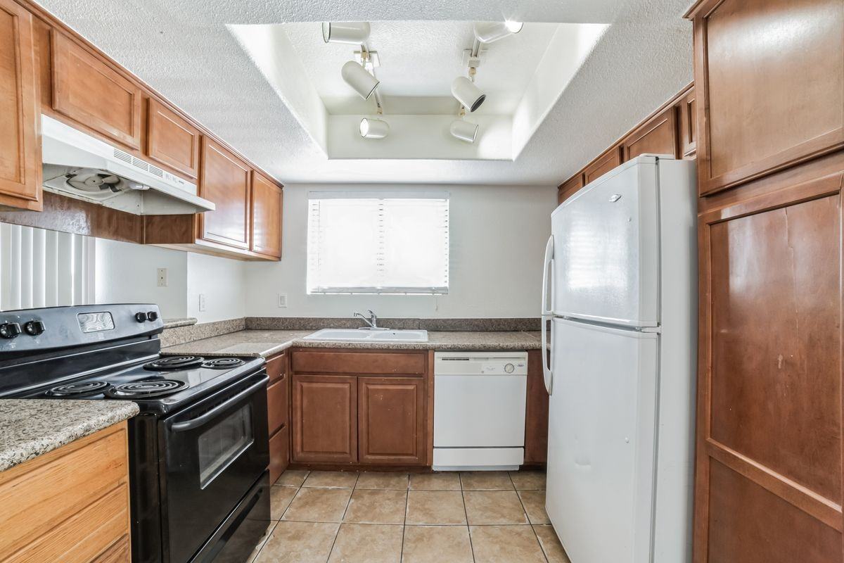 7200 Pirates Cove Rd - Photo 3 of 12