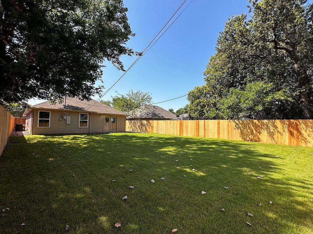 2143 Gilford St - Photo 3 of 3