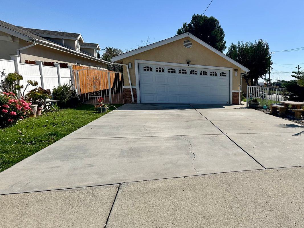 10111 24th St - Photo 2 of 37