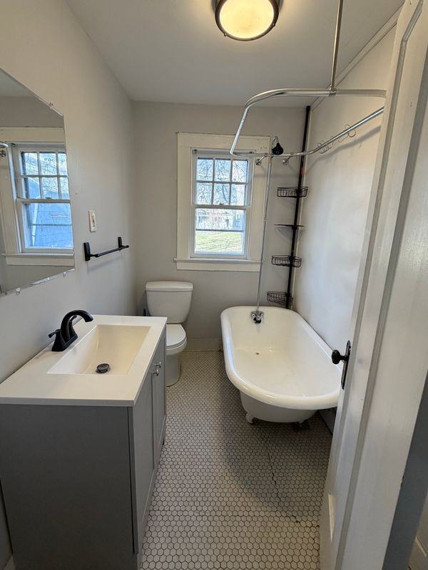 226 Shelter St - Photo 5 of 9