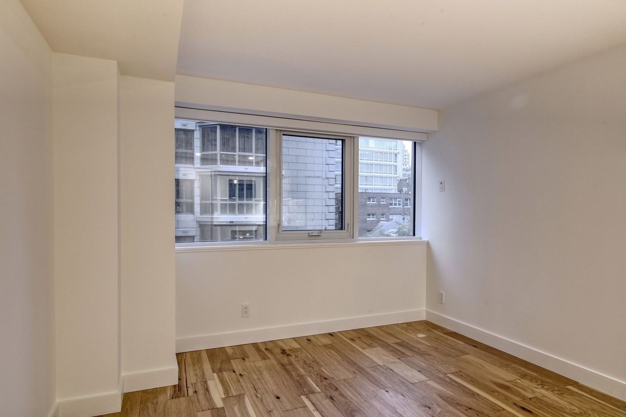 3460 Rue Peel — photo 3