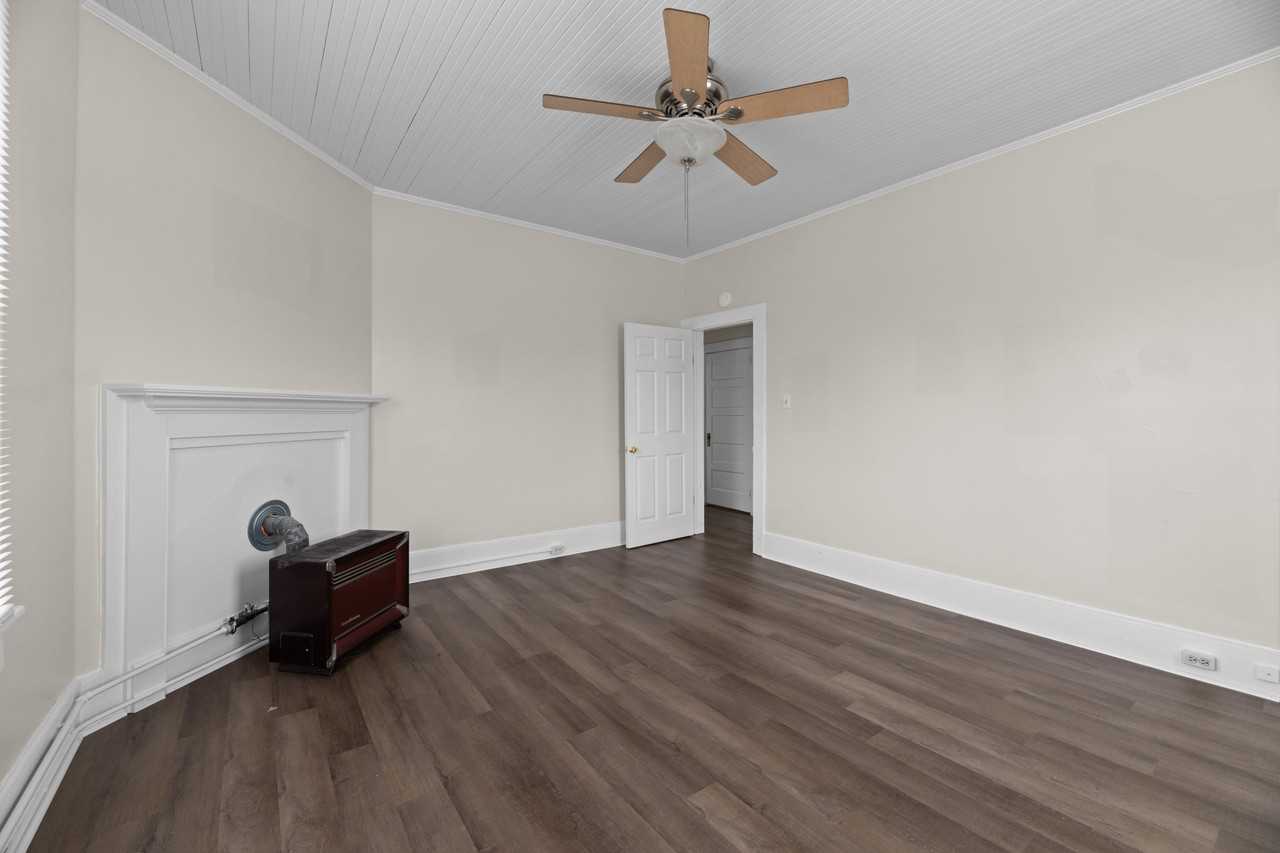 1821 Spencer Ave #B - Photo 3 of 22