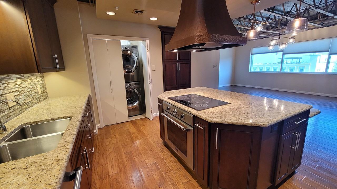 901 N Upper Broadway St #1 - Photo 6 of 31