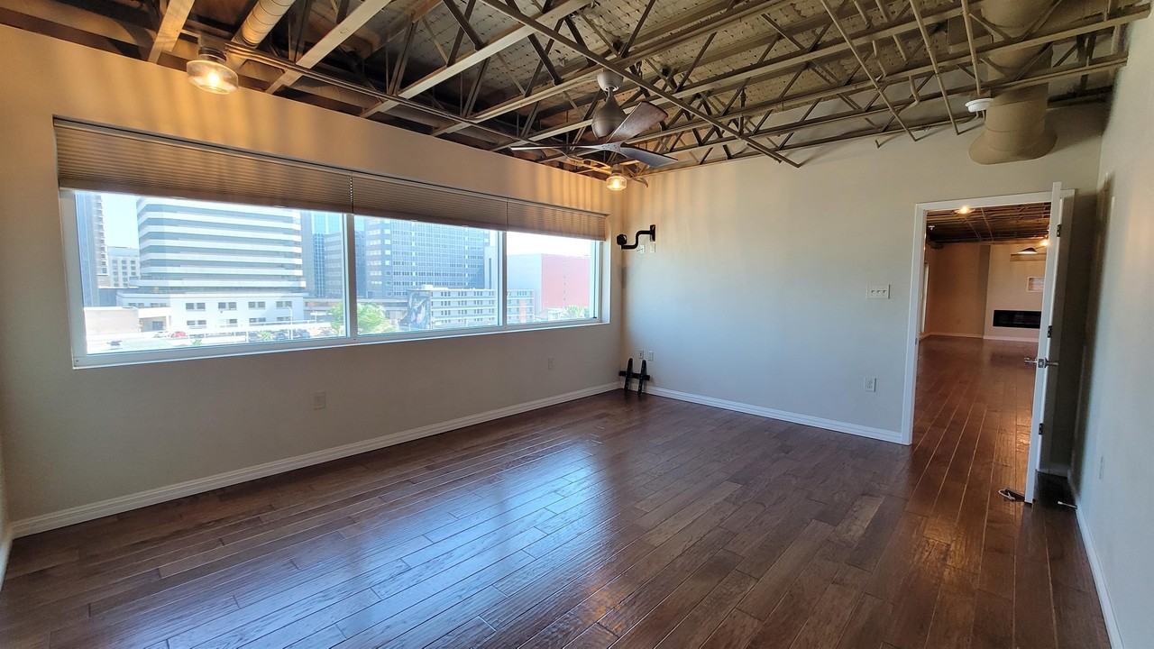 901 N Upper Broadway St #1 - Photo 2 of 31