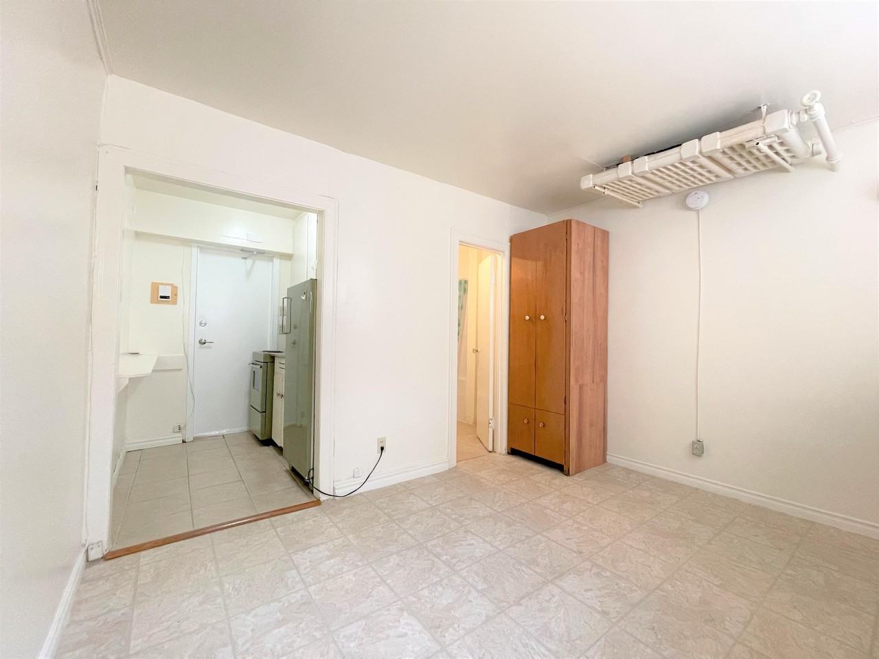 Modern - Photo 7 of 12