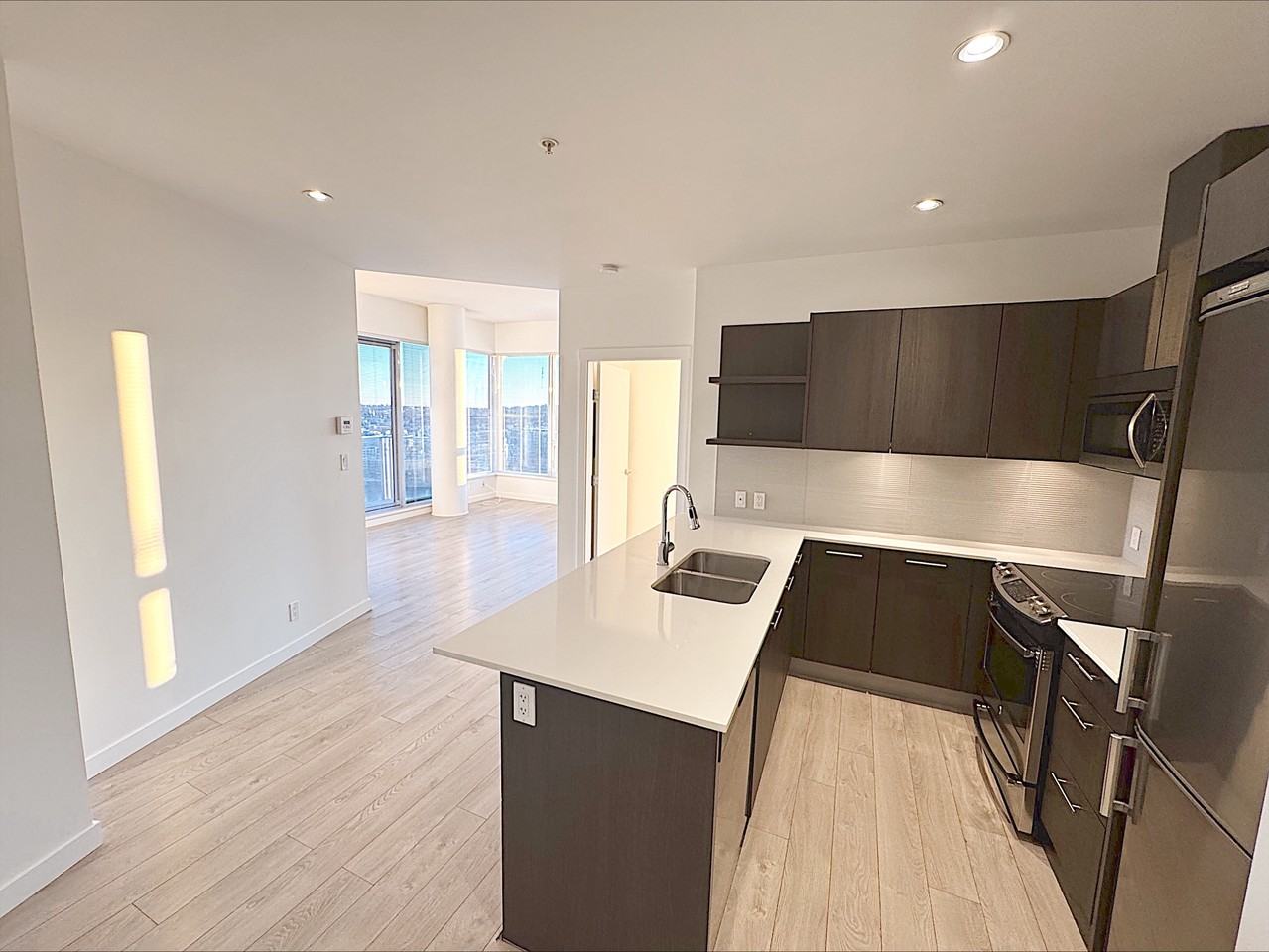97 Georgia St W #1411