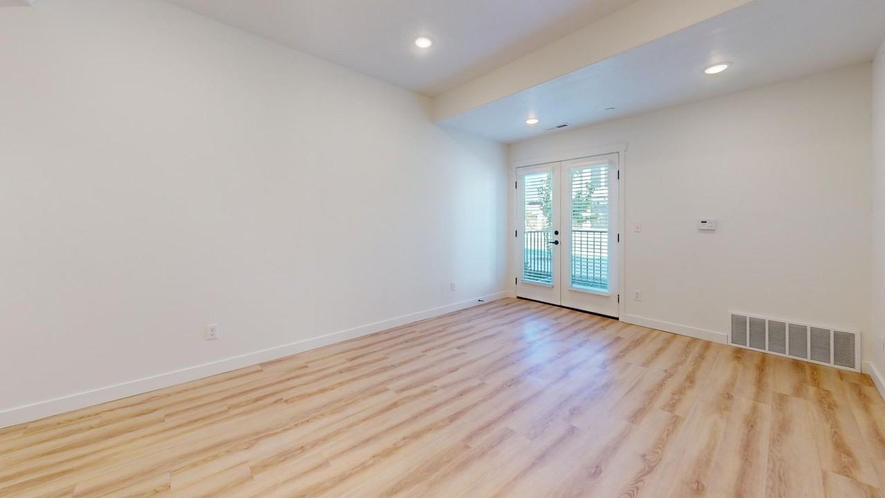 1136 Ws #102 - Photo 3 of 20