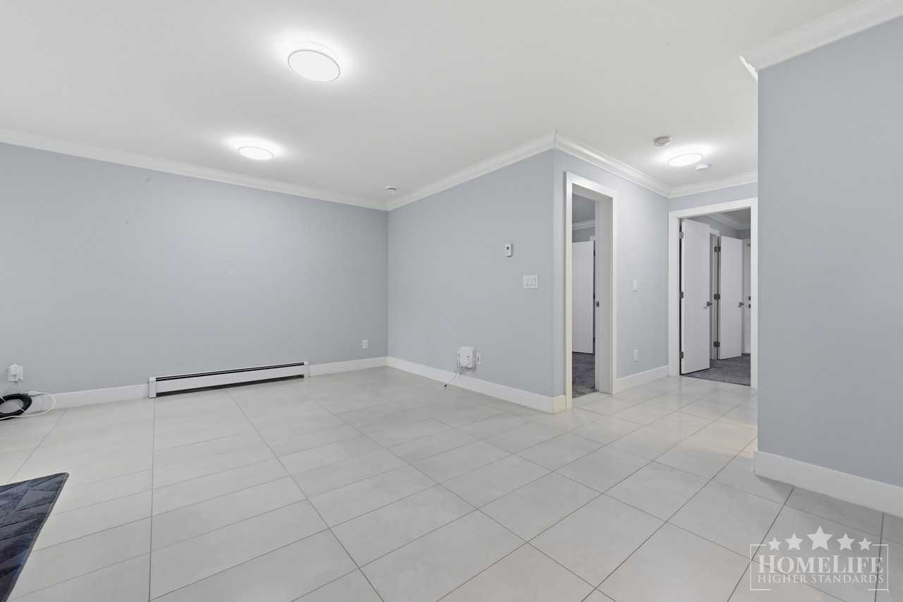 14032 60 Ave - Photo 2 of 15