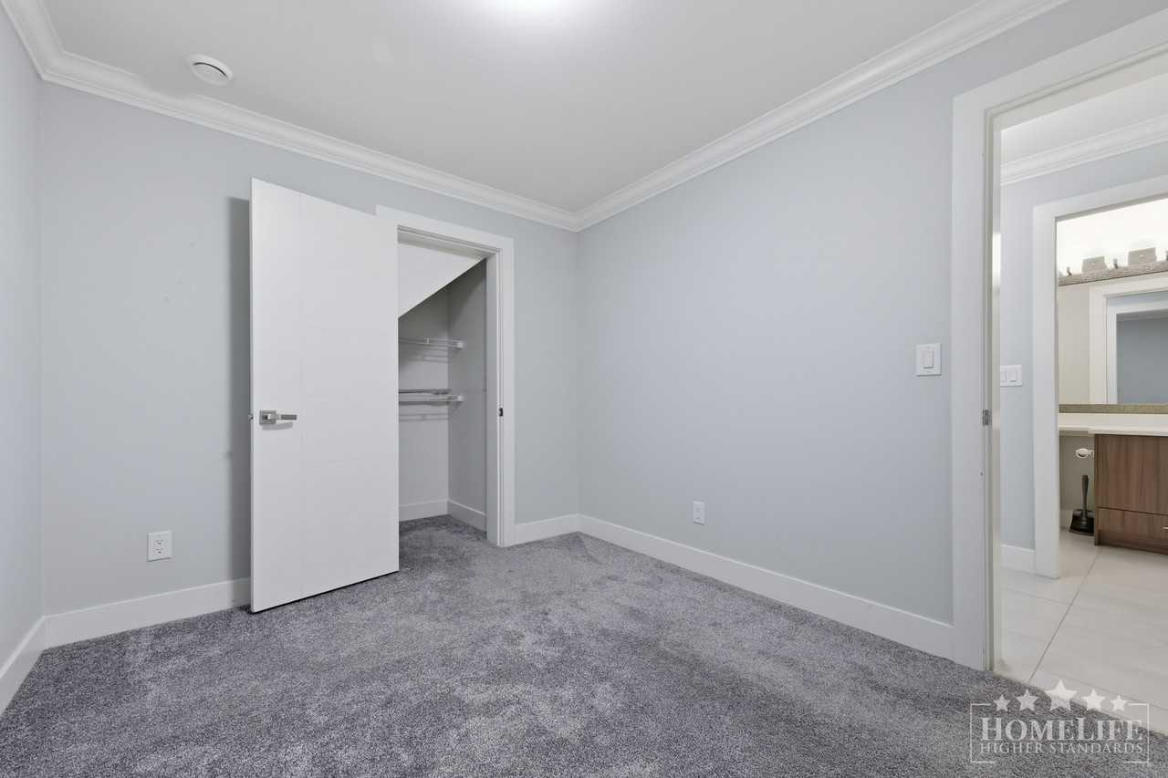 14032 60 Ave - Photo 7 of 15