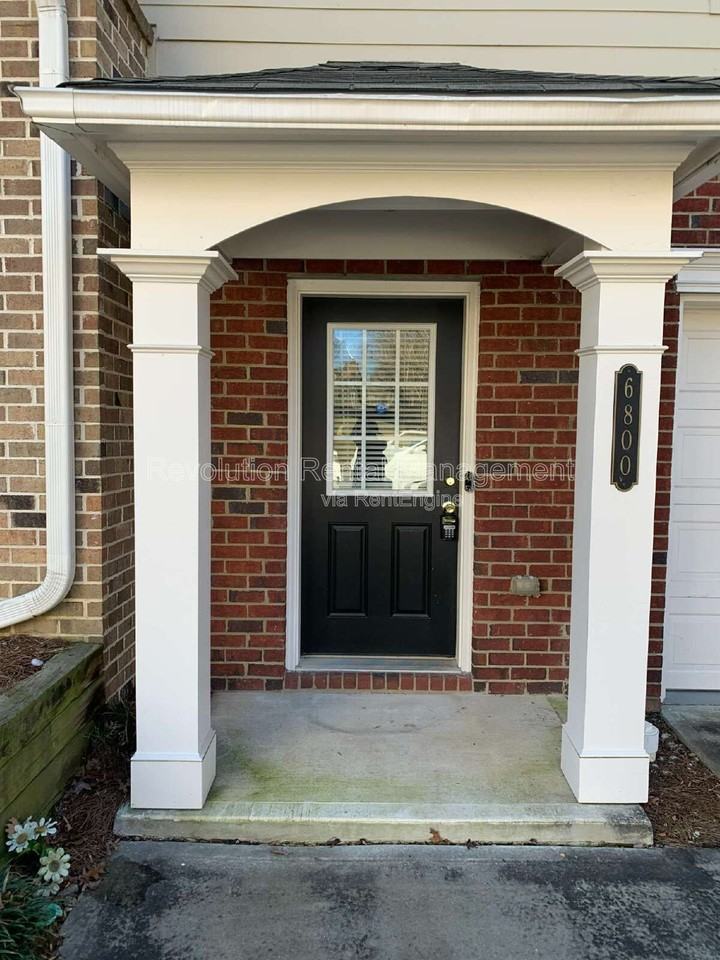 6800 Blackstone Pl - Photo 2 of 32