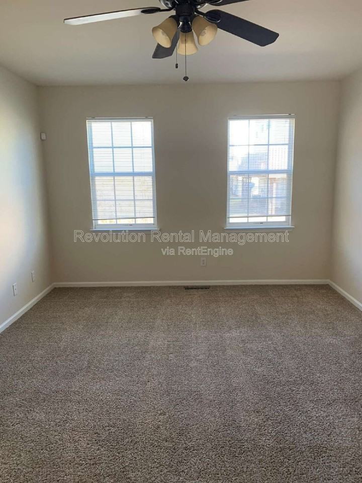 6800 Blackstone Pl - Photo 7 of 32