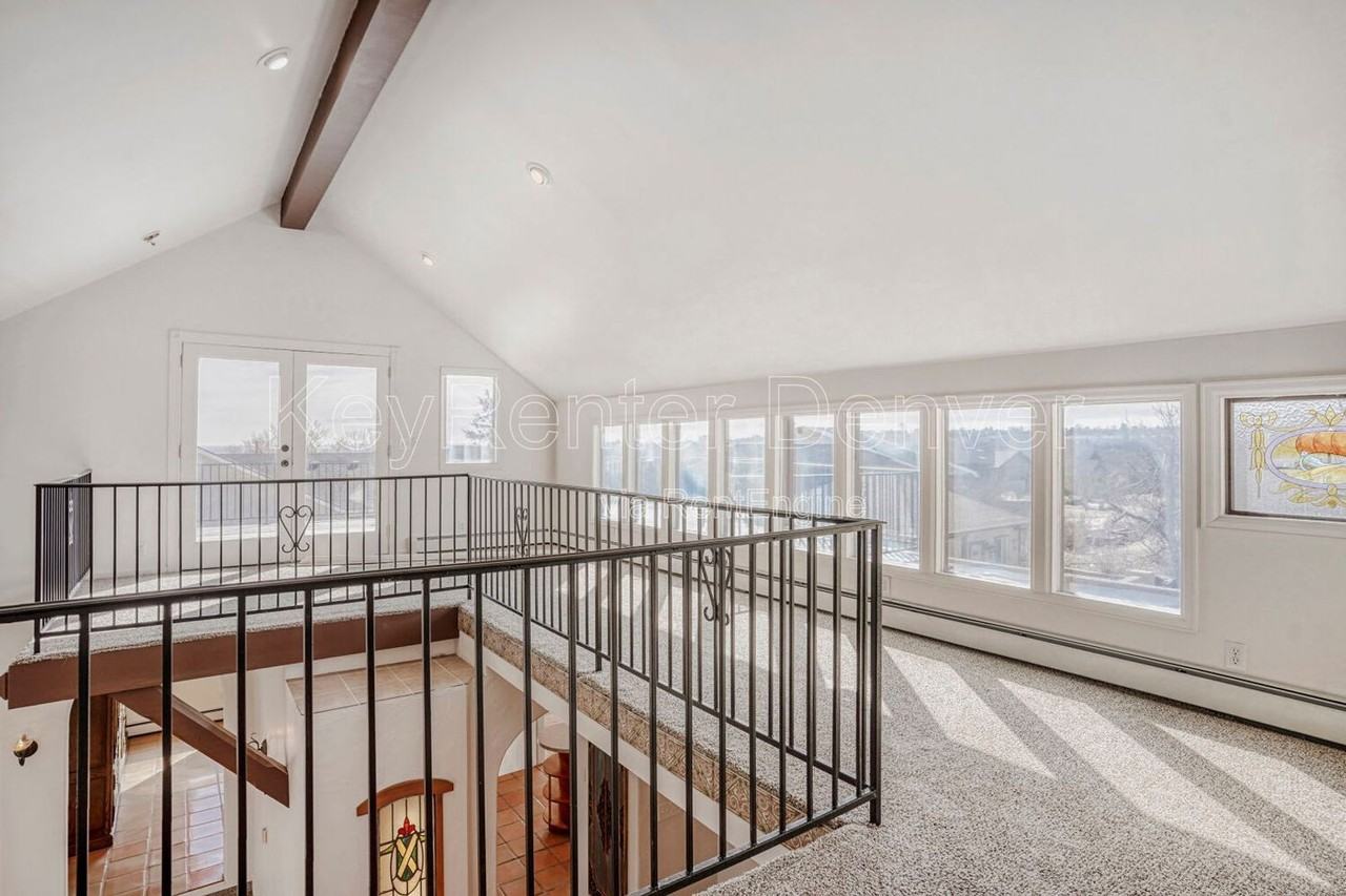 990 Beech St - Photo 3 of 34