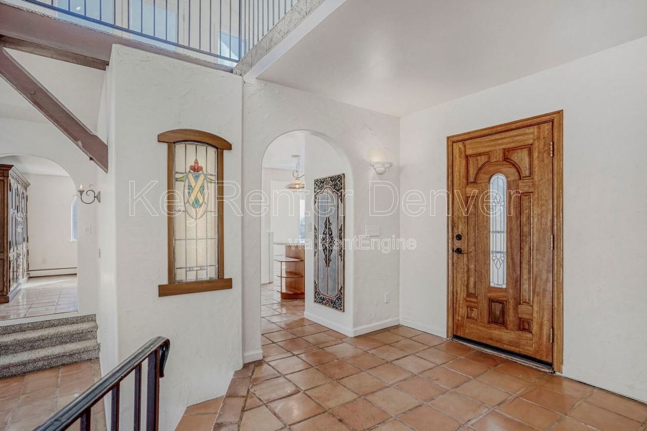 990 Beech St - Photo 4 of 34