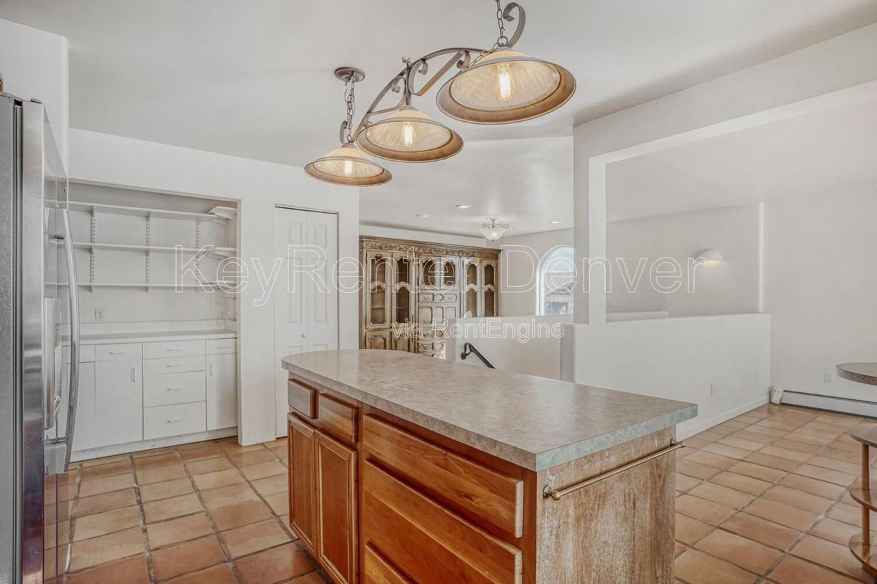 990 Beech St - Photo 7 of 34