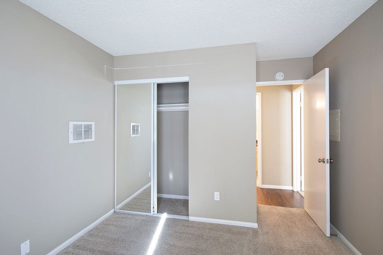 652 Moss St - Photo 6 of 28