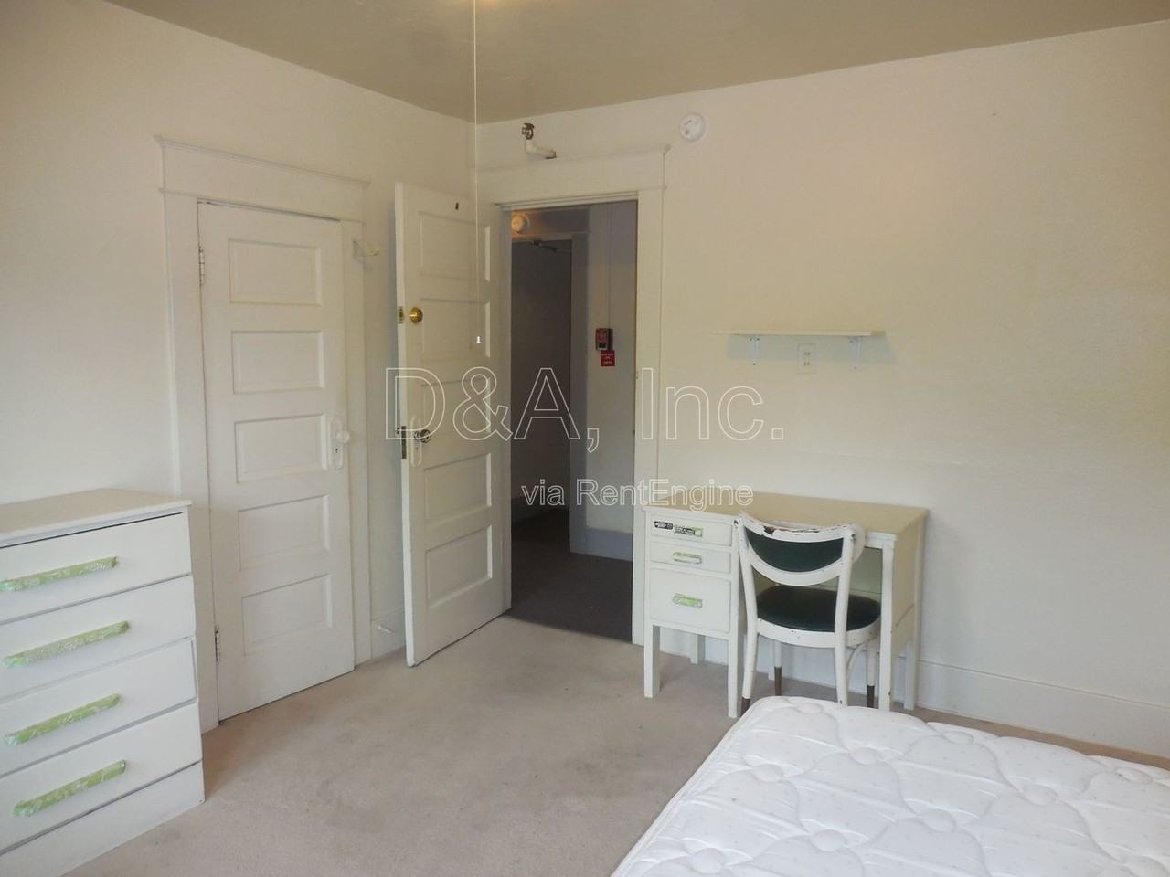 242 Nw 15th St #5 - Photo 3 of 8