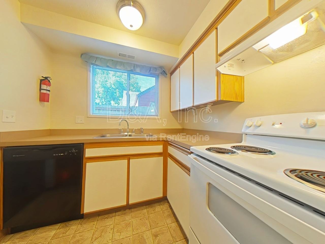 437 Nw 15th St - Photo 4 of 12