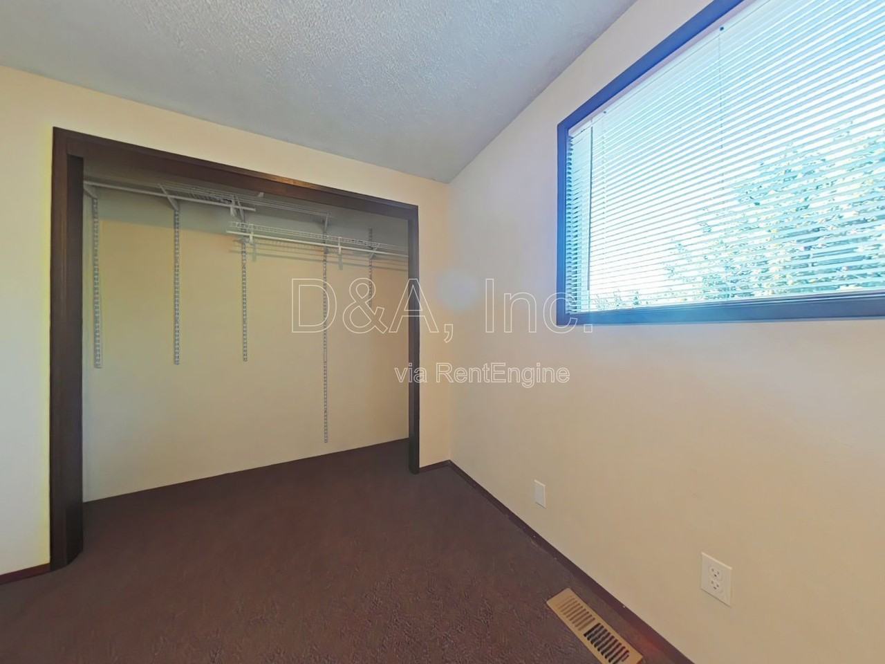 437 Nw 15th St - Photo 7 of 12