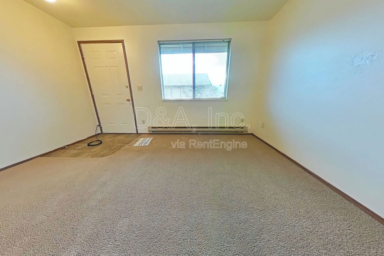 1552 23rd Ct Se - Photo 2 of 11