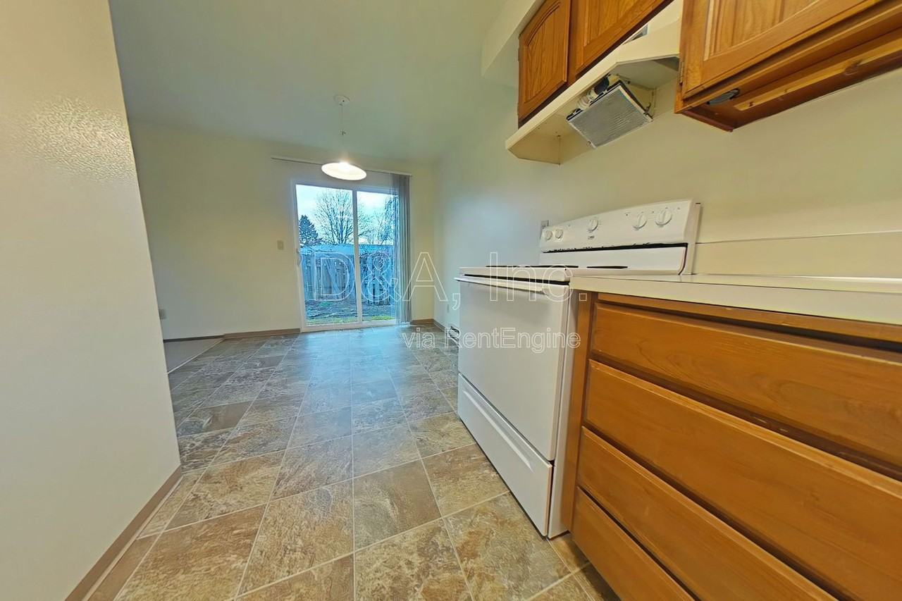 1552 23rd Ct Se - Photo 4 of 11