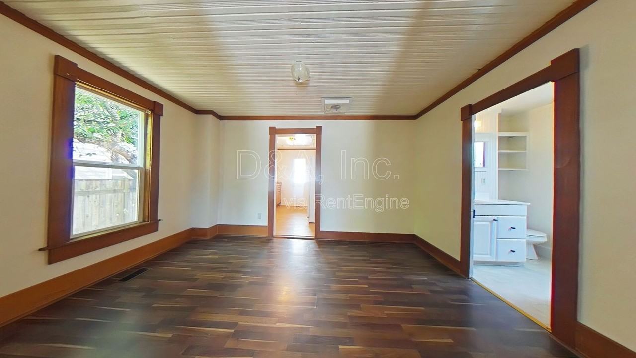 430 Nw 15th St - Photo 2 of 9