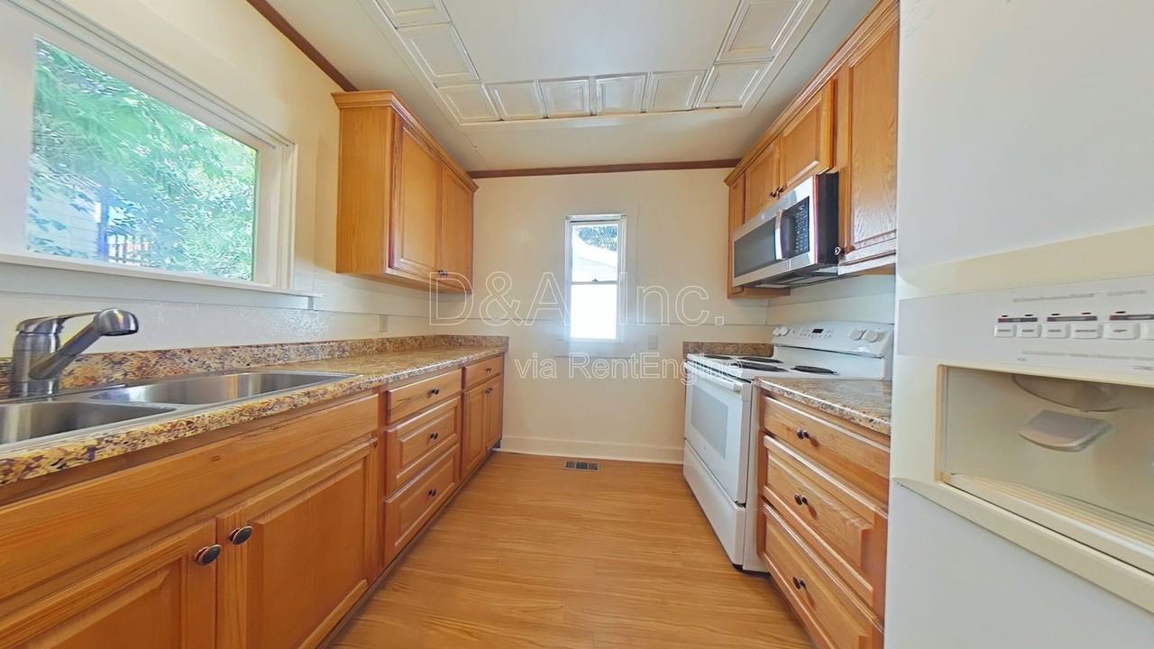 430 Nw 15th St - Photo 3 of 9