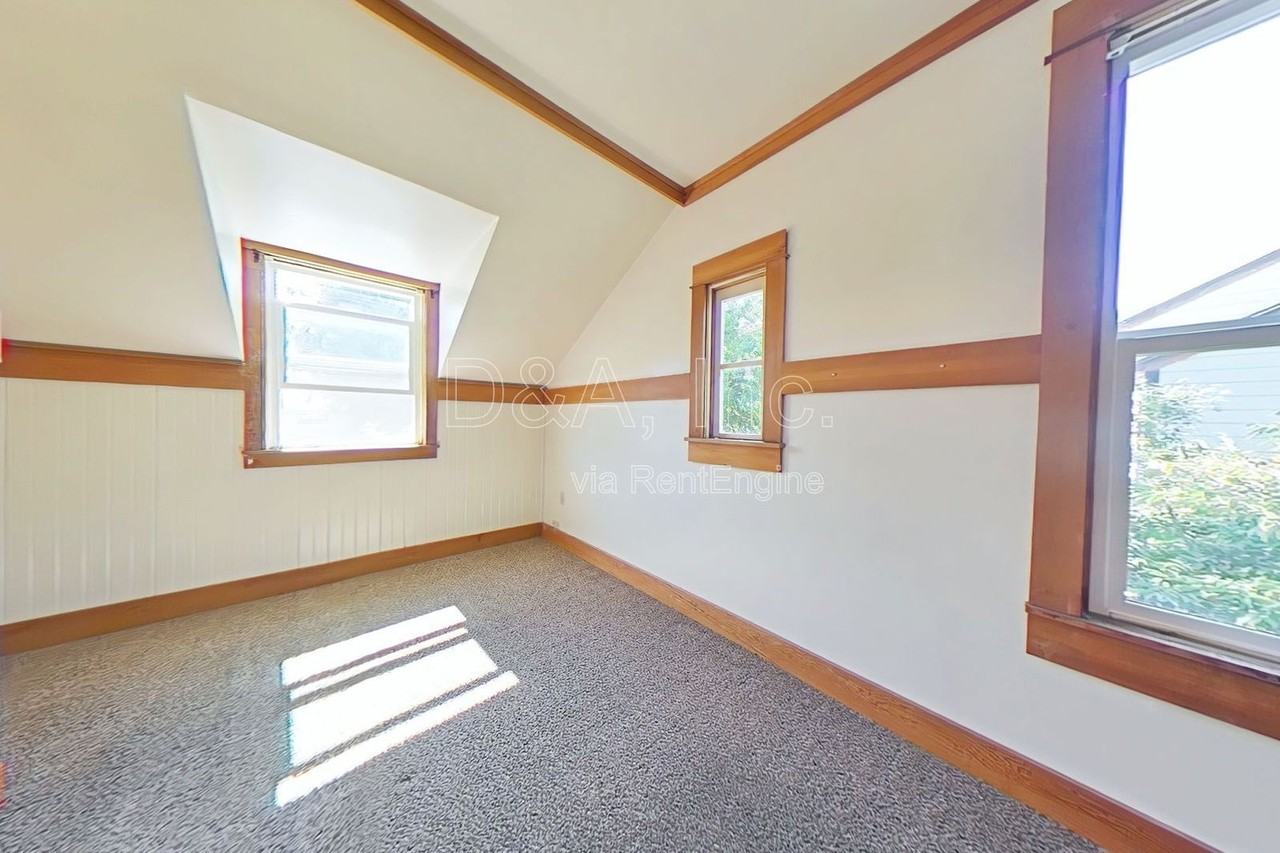 430 Nw 15th St - Photo 5 of 9