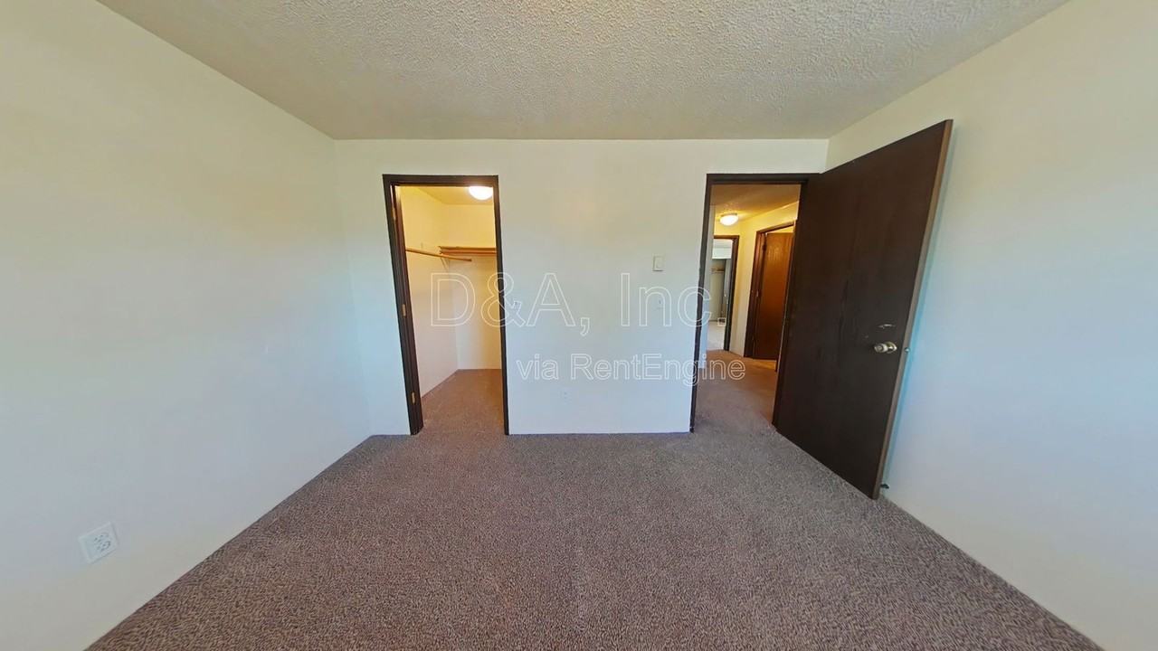 943 Nw 27th St - Photo 7 of 9