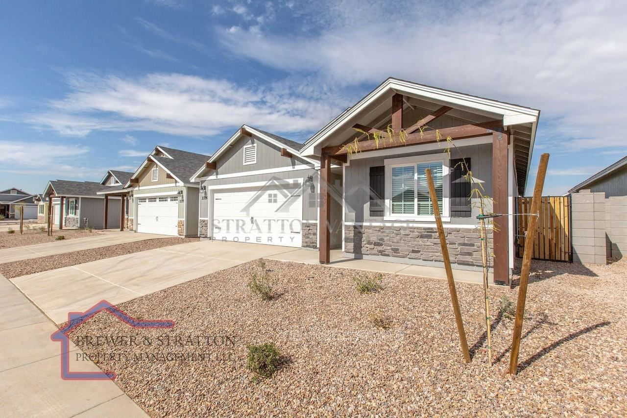 2324 W Mobile Ln - Photo 2 of 37