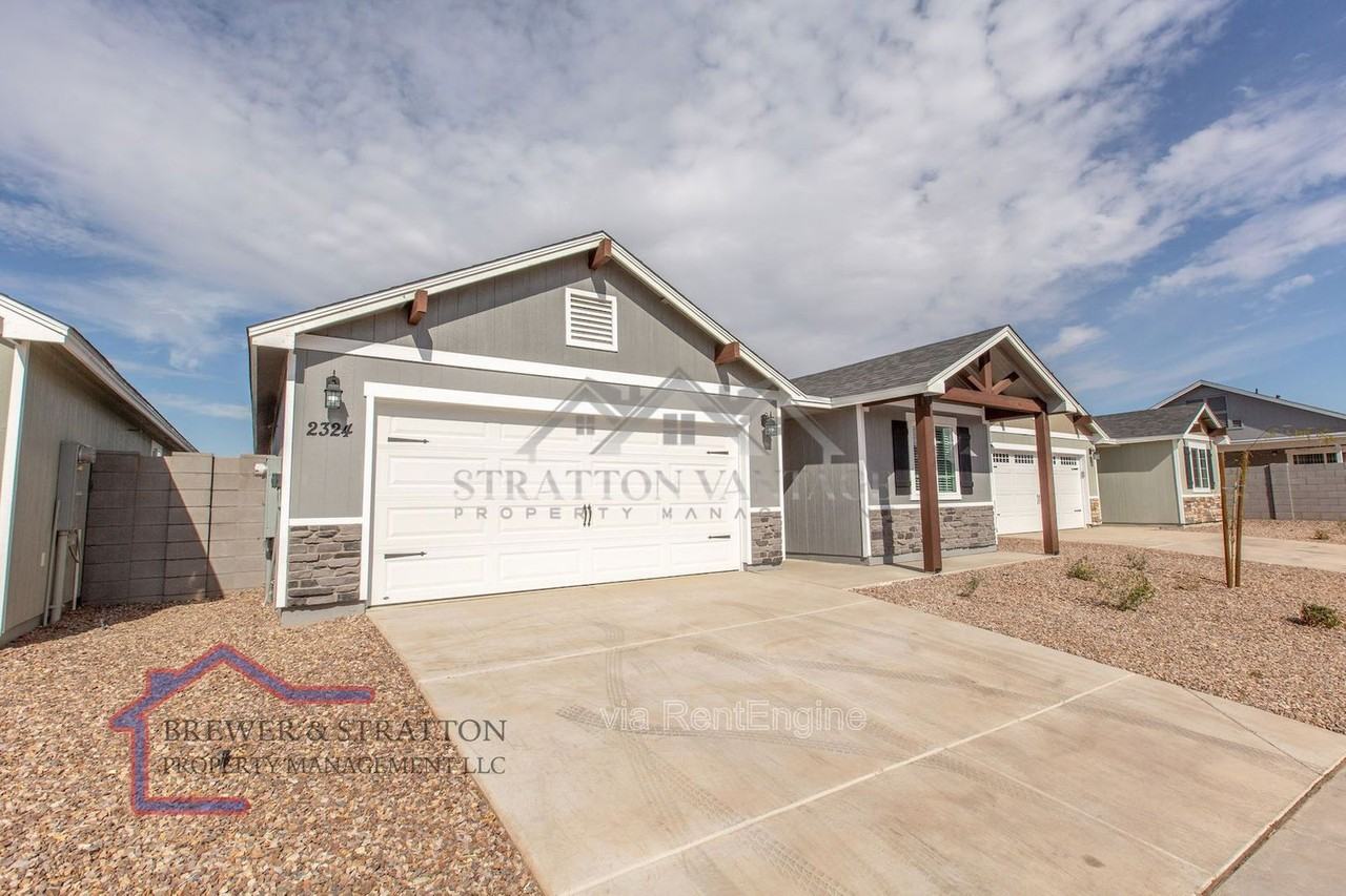 2324 W Mobile Ln - Photo 3 of 37