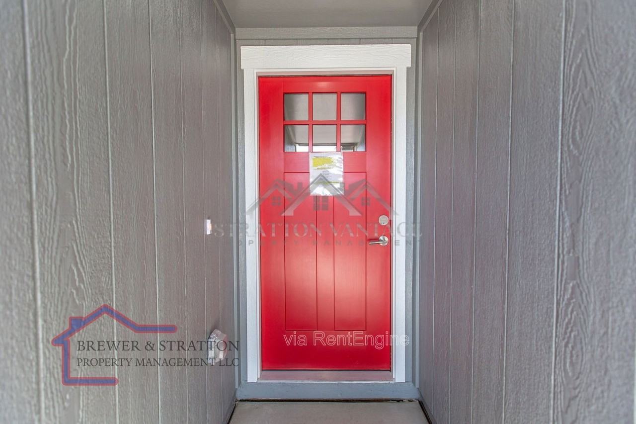 2324 W Mobile Ln - Photo 5 of 37