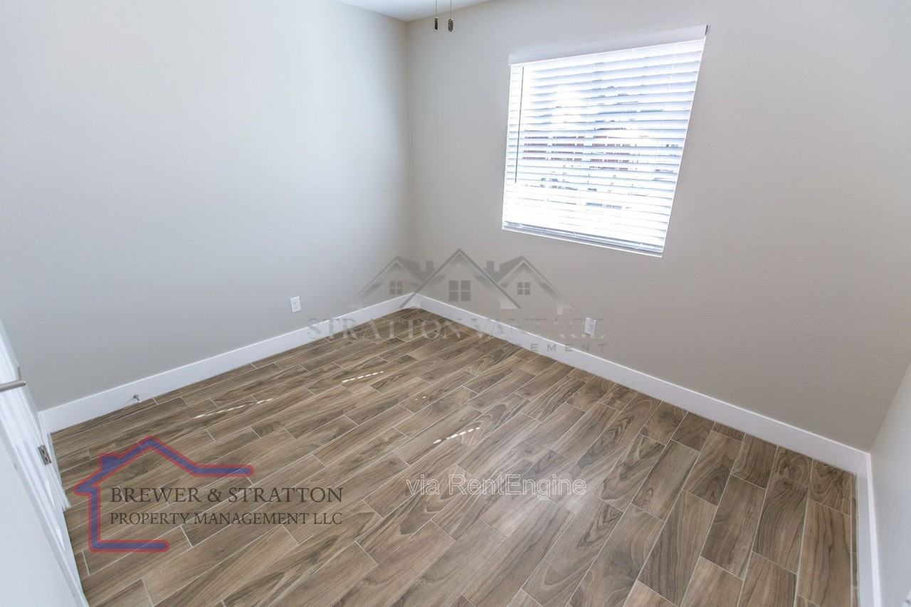 2324 W Mobile Ln - Photo 6 of 37